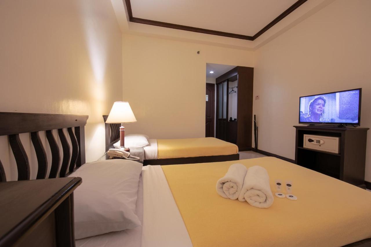 Rosvenil Hotel Таклобан Экстерьер фото